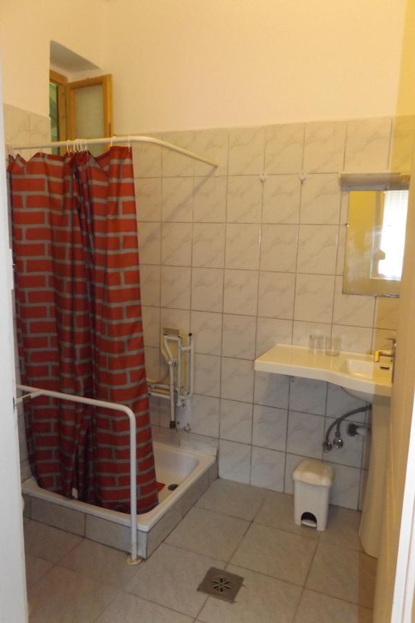 Opusztaszeri Mozes Vendeghaz Hotell Eksteriør bilde