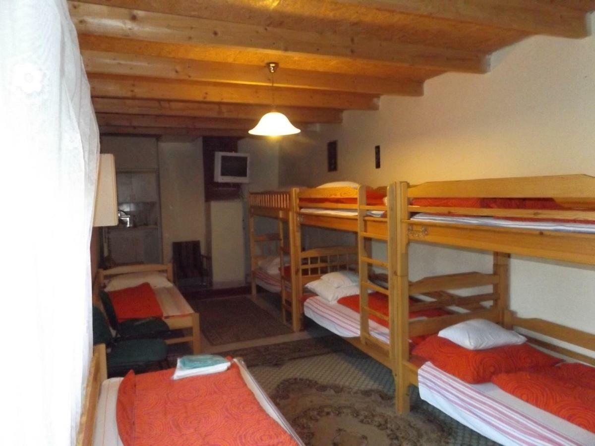 Opusztaszeri Mozes Vendeghaz Hotell Eksteriør bilde